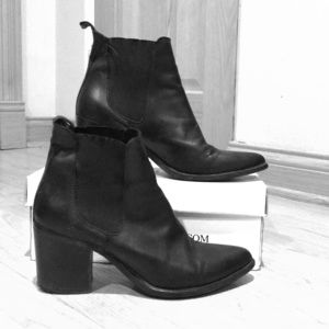 Steve Madden POISED black booties